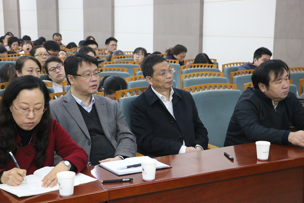 第一协作区各学校党组织书记、副书记认真听会