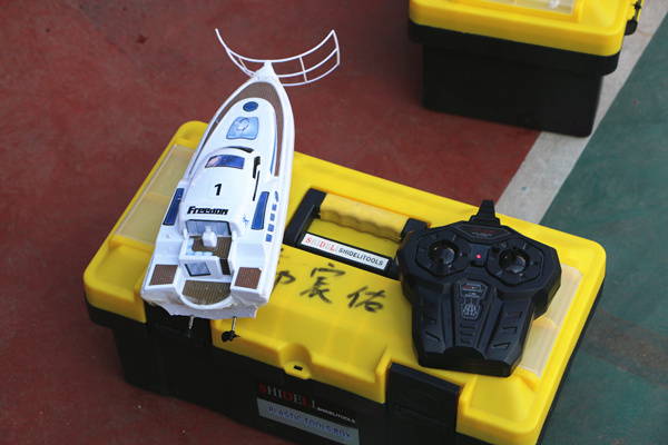 同学们制作的模型