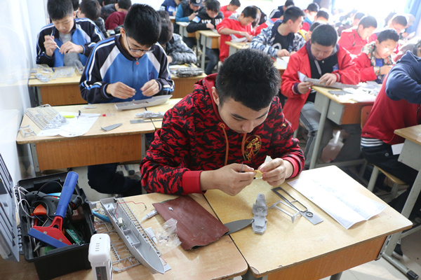 郑州19中选手制作模型