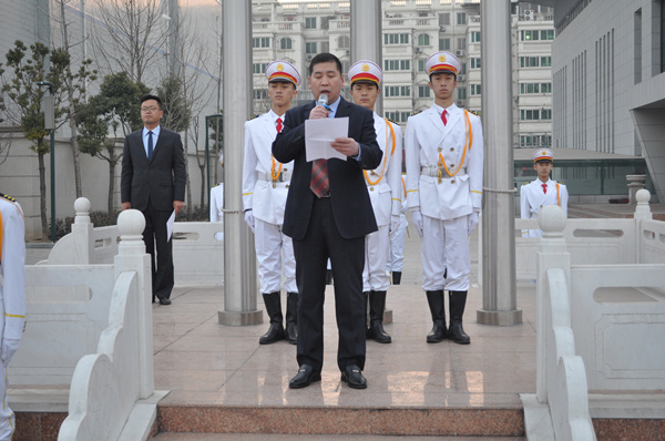 李伏庆副校长为开学典礼致辞