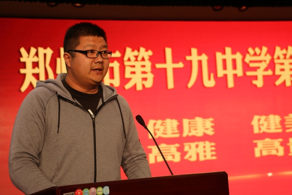 工会副主席余东洋对同学们饮食住宿方面的提案作出答复