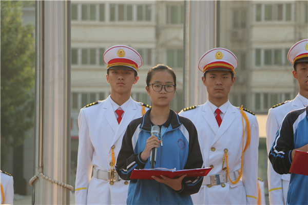 一学一做 国旗下演讲小图优秀团员魏芦珂进行国旗下演讲