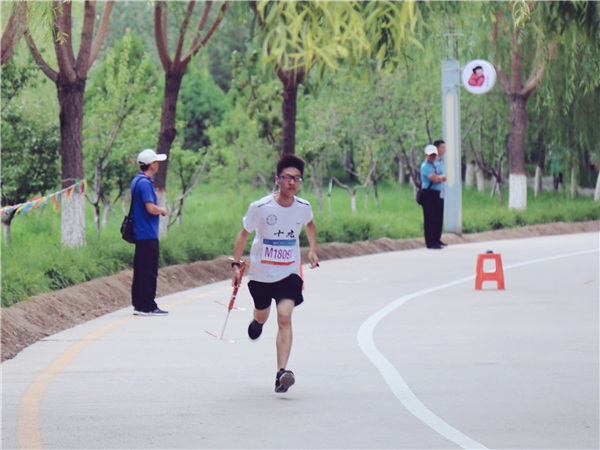 队员在进行最后的冲刺
