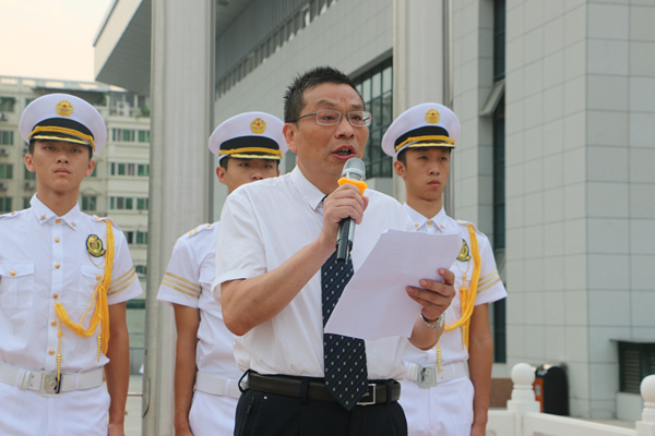 梁寅峰校长为开学典礼致辞