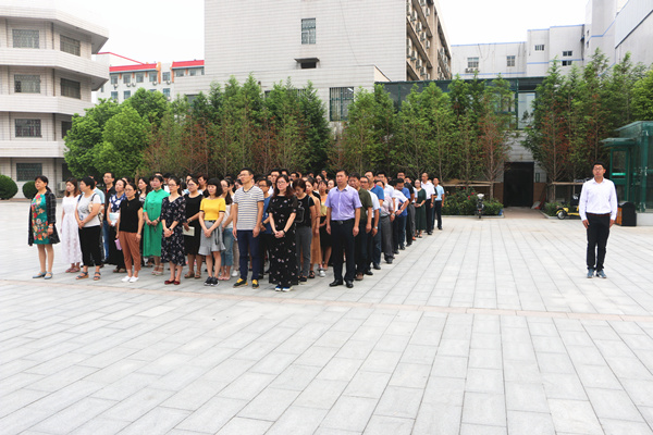 全体教职工参加此次开学典礼