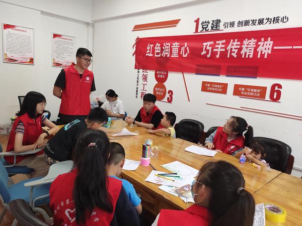 3走进社区为困境儿童宣讲红色故事 3走进社区为困境儿童宣讲红色故事