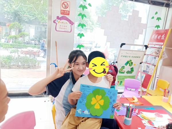 4走进社区和困境儿童一起做手工 4走进社区和困境儿童一起做手工