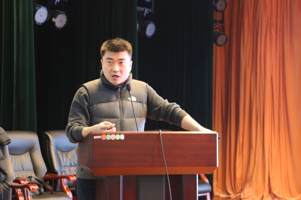 孙煦老师进行发言
