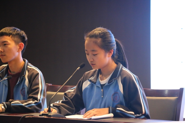 学生会主席魏芦珂对近期工作中遇到的问题进行总结