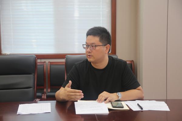 政教处主任吴祥辉主持会议 (2)