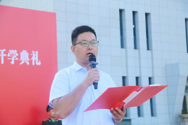 2 政教处主任吴祥辉主持会议_1