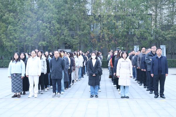 3升旗仪式教师队伍