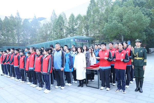 志愿者及领奖学生